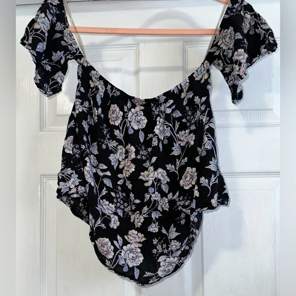 American Eagle Black Flowered Off the Shoulder Top - Picture 4 of 8